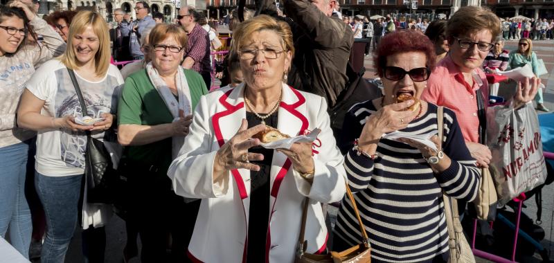 Fotos: Reparto de la Corona de San Pedro