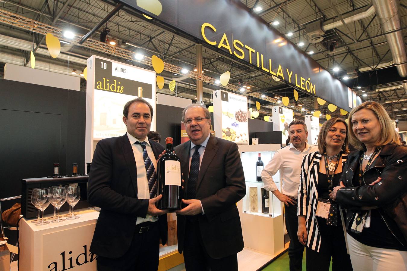 El presidente de la Junta de Castilla y León valoró que el sector agroalimentario de la Comunidad es el tercero de España en número de empresas, el segundo en cuanto a emprendedores y el primero en productividad