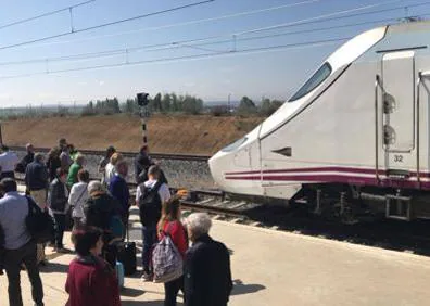 Imagen secundaria 1 - Los pasajeros, en el intercambiador de Villamuriel de Cerrato