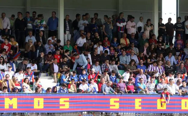 Aspecto de las gradas de La Albuera durante el último partido de Liga.