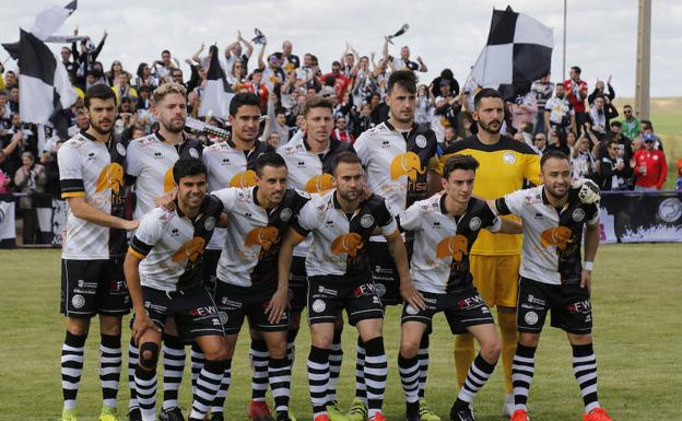 Once inicial de Unionistas de Salamanca en Becerril cuando se proclamó campeón. 