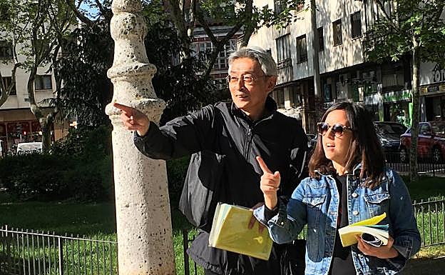 El director, Shunichi Nagasaki, y Mariona Carrera, productora ejecutiva española, ayer, en Santa Cruz.