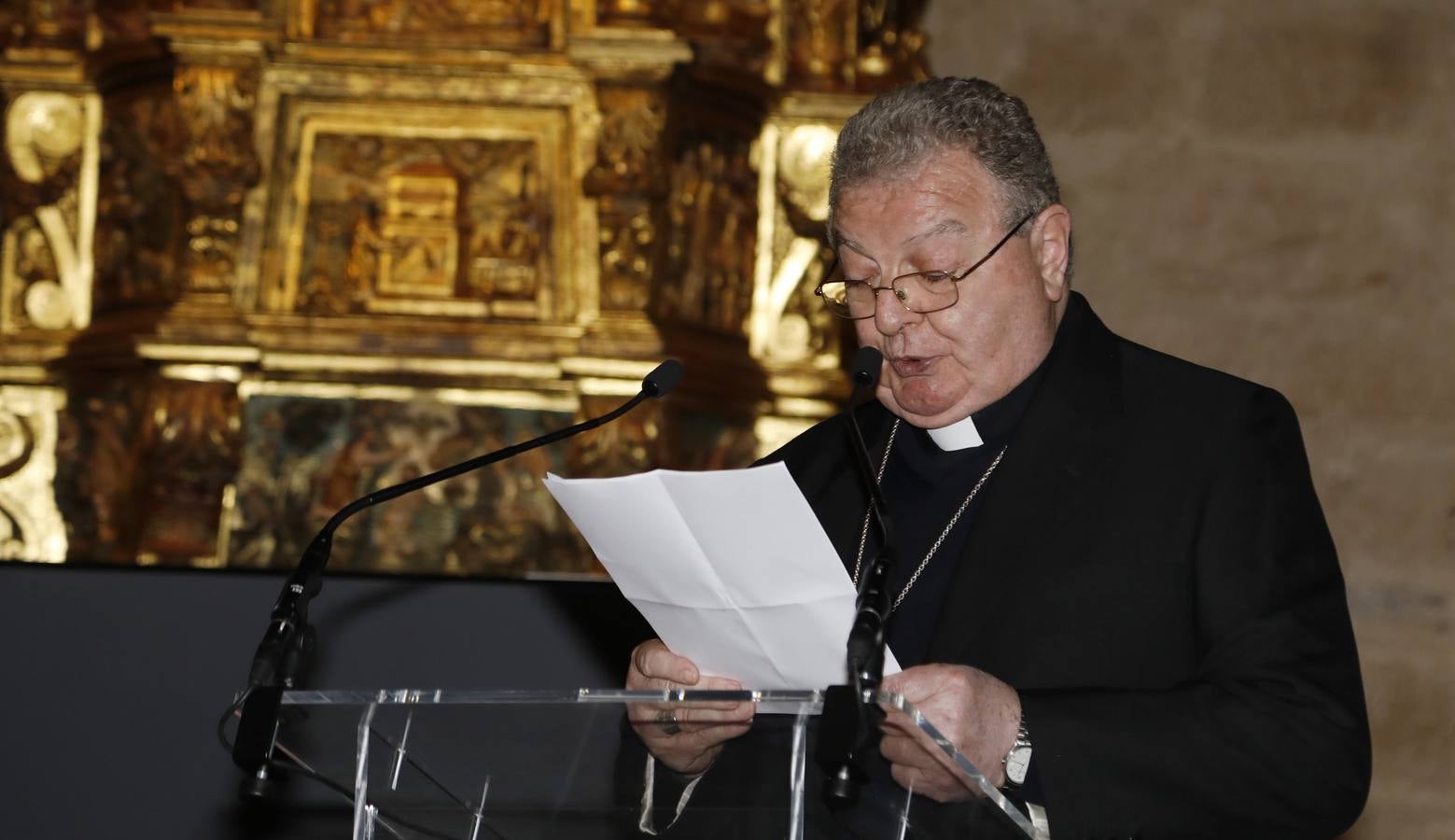 Los vecinos dieron una calurosa bienvenida a la Reina que acudió a la villa palentina para inaugurar 'Mons Dei', la XXIII edición de la exposición, que podrá visitarse desde mañana y hasta el 18 de noviembre