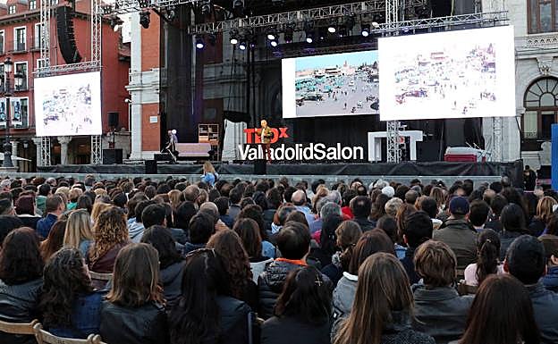 Nuevo escenario en una de las conferencias de TEDx.
