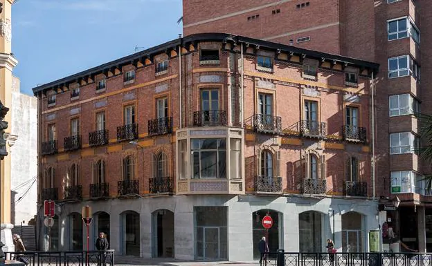 Bloque de viviendas a rehabilitar por Promueve Palencia en la Calle Mayor Principal. 