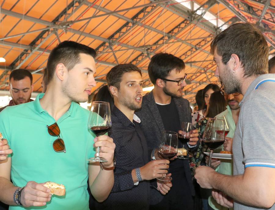 Fotos: Brindis colectivo con 29 Denominaciones de Origen de España, en el Mercado del Val