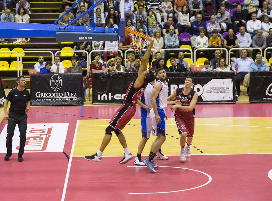 El Carramimbre finalizó su temporada con un partido que refleja lo que ha sido este curso. Una pelea constante, una defensa excelente que le ha dado muchas alegrías, y un ataque irregular y con carencia de acierto. A pesar de todo, el equipo ha cuajado una espectacular temporada, con el colofón del regalo de un 'play off' complicadísimo, 