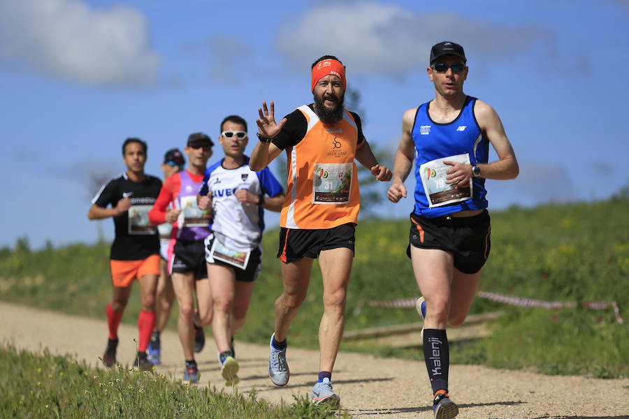 Más de 500 corredores se citaron en el Museo de la Ciencia para participar en la X Carrera de la Ciencia. Una edición que estuvo marcada por el buen tiempo y el viento.