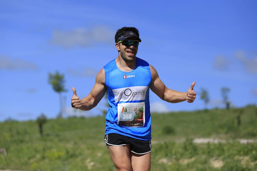 Más de 500 corredores se citaron en el Museo de la Ciencia para participar en la X Carrera de la Ciencia. Una edición que estuvo marcada por el buen tiempo y el viento.