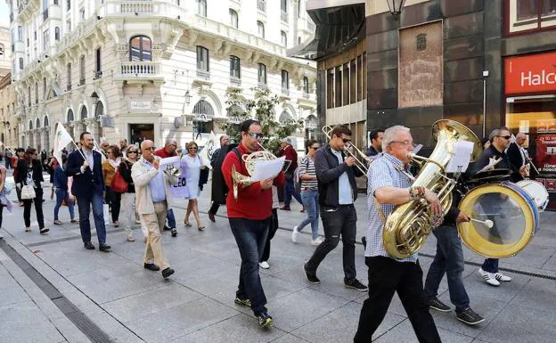 Protesta para la readmisión de los becarios de la Banda de Música, en junio de 2016. 
