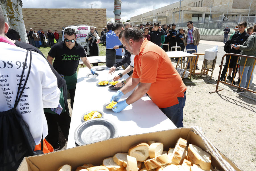 Fotos: Paellada popular en las fiestas de Villamayor