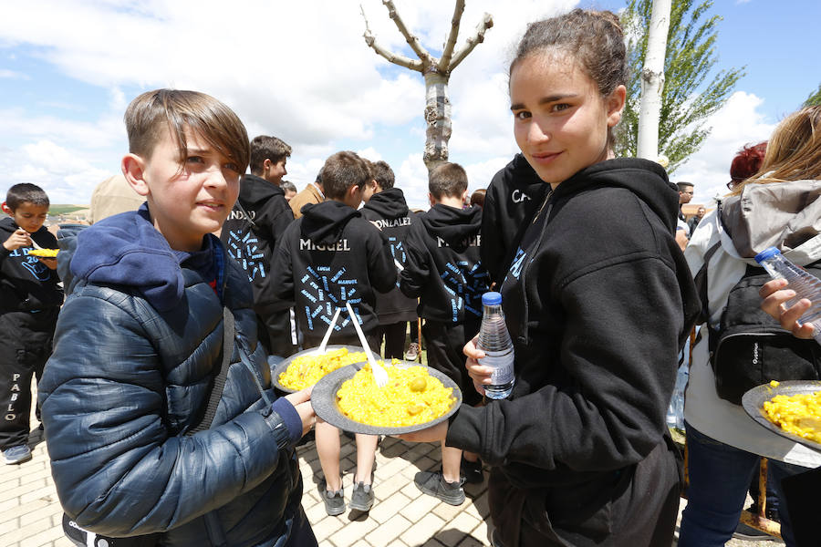 Fotos: Paellada popular en las fiestas de Villamayor