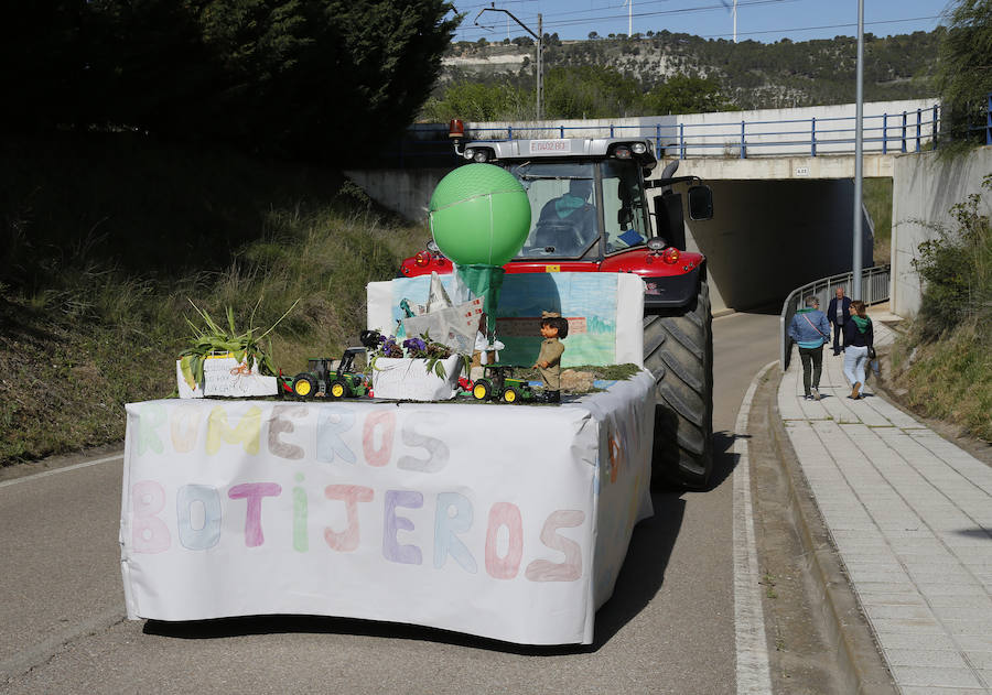 Fotos: San Isidro viaja en globo en Dueñas