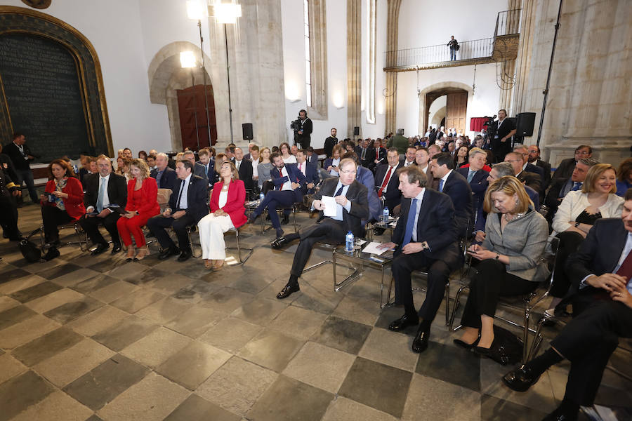 Sesión plenaria de las Cortes en Salamanca