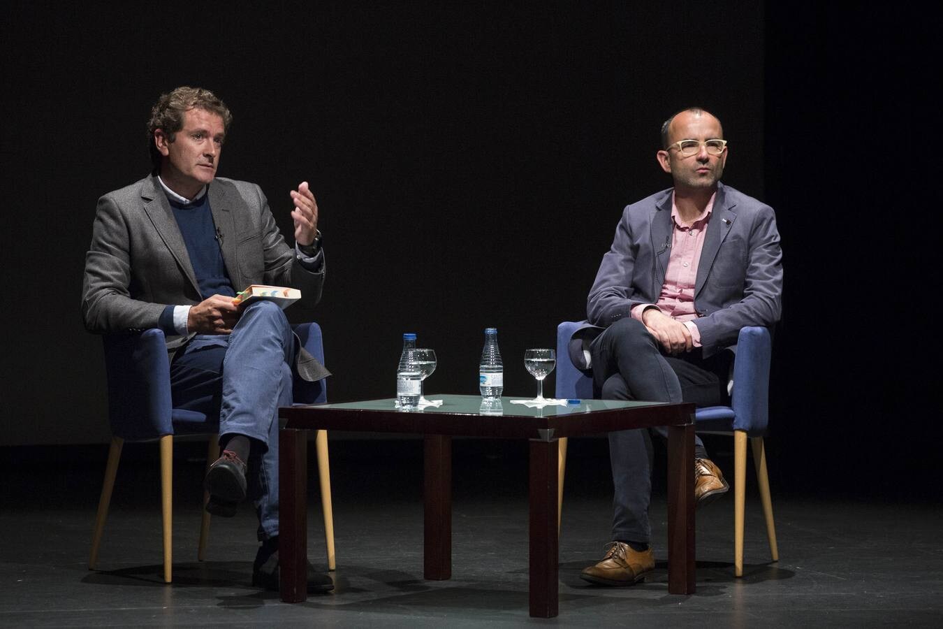 El psicólogo impartió la conferencia 'Terrible, pero no tanto' en la Sala Delibes del Teatro Calderón 