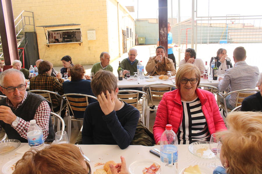 Fotos: Comida de hermandad en Espinosa de Villagonzalo