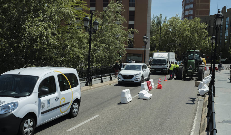 Fotos: El Puente Mayor cierra al tráfico uno de sus carriles