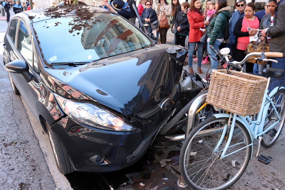 Fotos: Espectacular accidente en la calle Vitoria