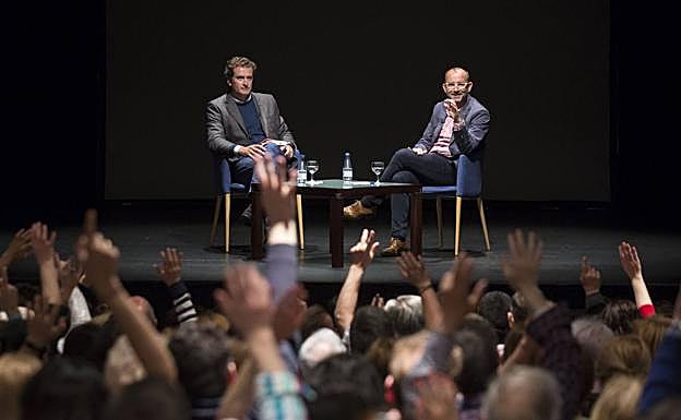 Fernando Conde y Rafael Santandreu, durante la conferencia.