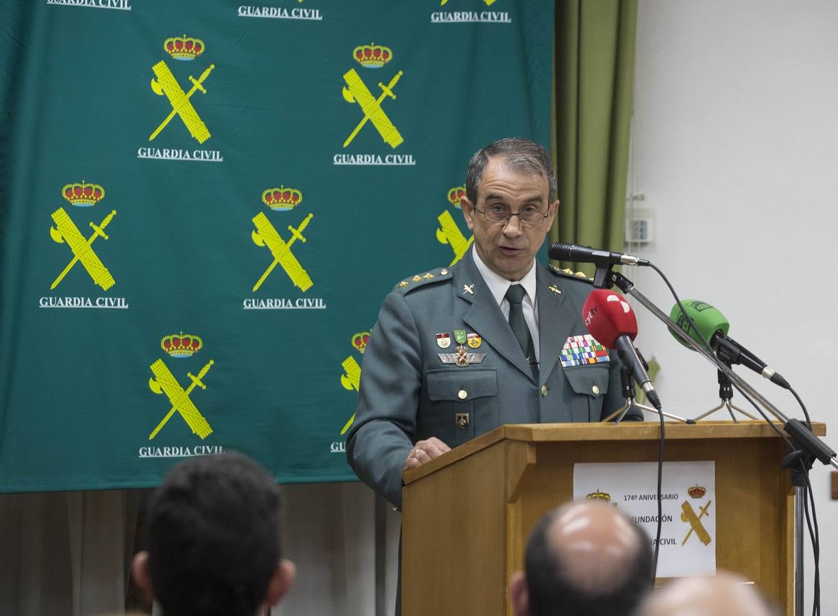 Durante la celebración, que ha tenido lugar en la sede de la Comandancia de Valladolid, el presidente de la Audiencia Provincial, Feliciano Trebolle ha sido condecorado con la Medalla al Mérito de este Cuerpo