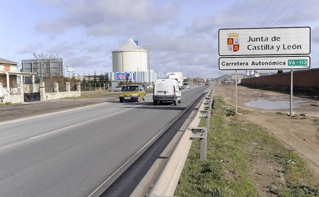 Carretera autonómica VA-113 que une Valladolid con Santovenia y Cabezón.