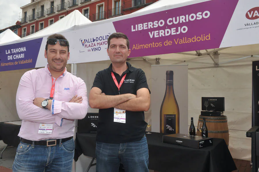 `Valladolid, Plaza Mayor del Vino´ ya ha echado a andar en la Plaza Mayor de la ciudad. Se han inaugurado las 50 carpas en las que las cinco Denominaciones de Origen y la marca Alimentos de Valladolid ofrecerán degustaciones y catas de sus productos.