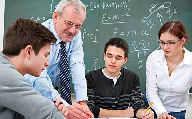 Un maestro de Castilla y León cobra 300 euros menos que uno del País Vasco