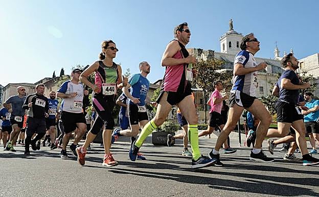 Instante de la carrera a su paso por Gandasegui. 