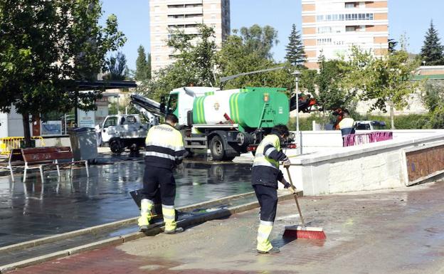 Operarios del servicio de limpieza de Valladolid.