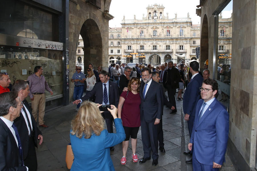 Fotos: Rajoy de paseo por el casco histórico de Salamanca