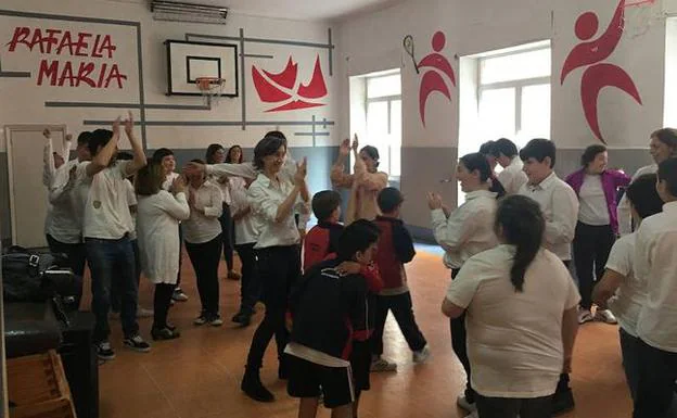 Los colegios Rafaela María y El Pino, de Fundación Personas, unidos por la música y la danza