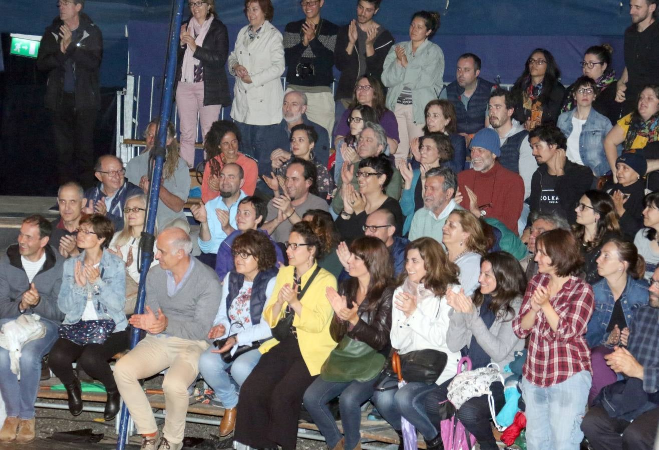 56 compañías desfilarán desde hoy y hasta el próximo domingo con actuaciones que van desde el mero espectáculo de entretenimiento hasta la denuncia de temas tan profundos como la emigración, la lucha de clases...