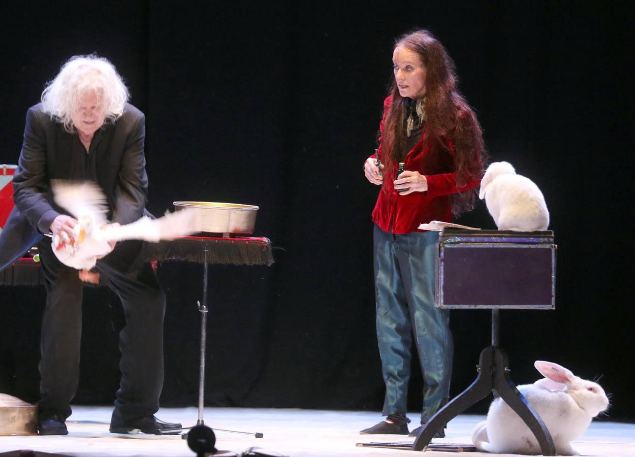 56 compañías desfilarán desde hoy y hasta el próximo domingo con actuaciones que van desde el mero espectáculo de entretenimiento hasta la denuncia de temas tan profundos como la emigración, la lucha de clases...