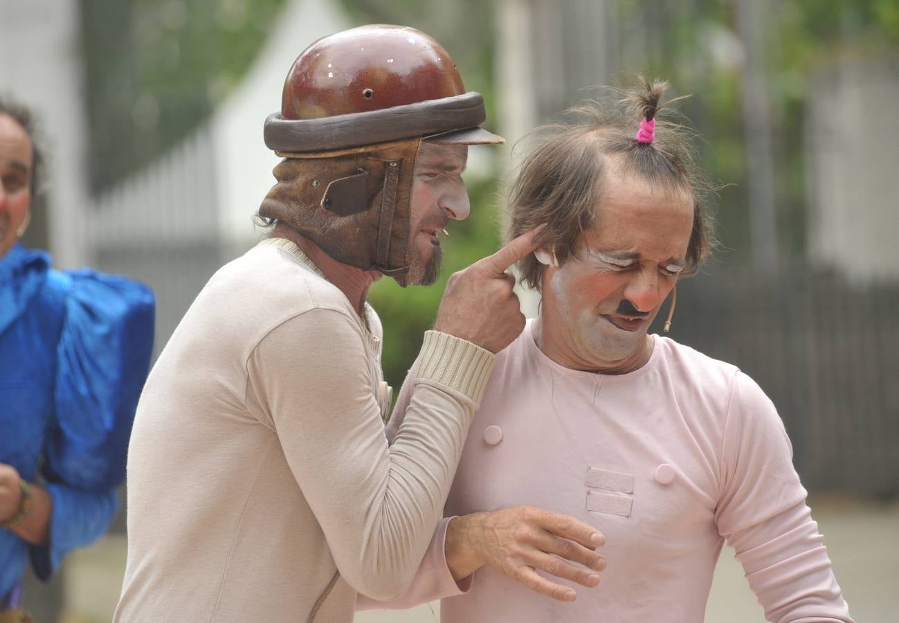 56 compañías desfilarán desde hoy y hasta el próximo domingo con actuaciones que van desde el mero espectáculo de entretenimiento hasta la denuncia de temas tan profundos como la emigración, la lucha de clases...