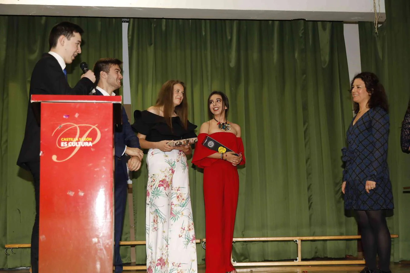 Fotos: Graduación de los alumnos de Bachillerato del IES Conde Lucanor de Peñafiel