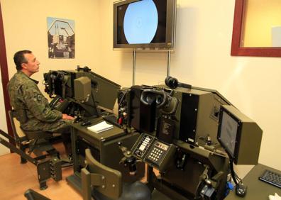 Imagen secundaria 1 - Distintas salas del Centro Artillero de Simulación. 