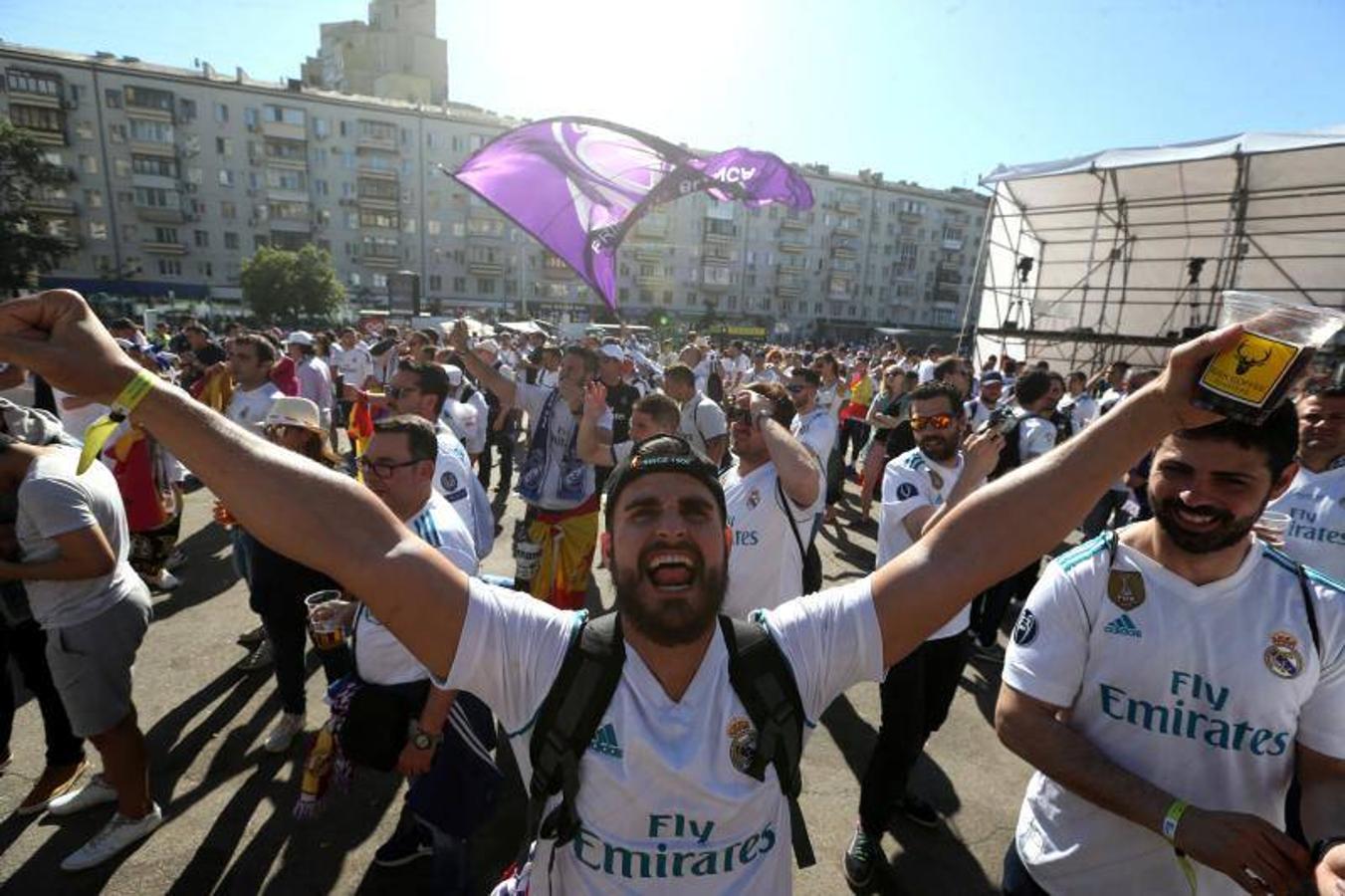 Miles de camisetas del Real Madrid han inundado la capital de Ucrania