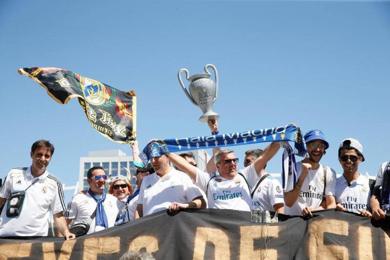 Miles de camisetas del Real Madrid han inundado la capital de Ucrania