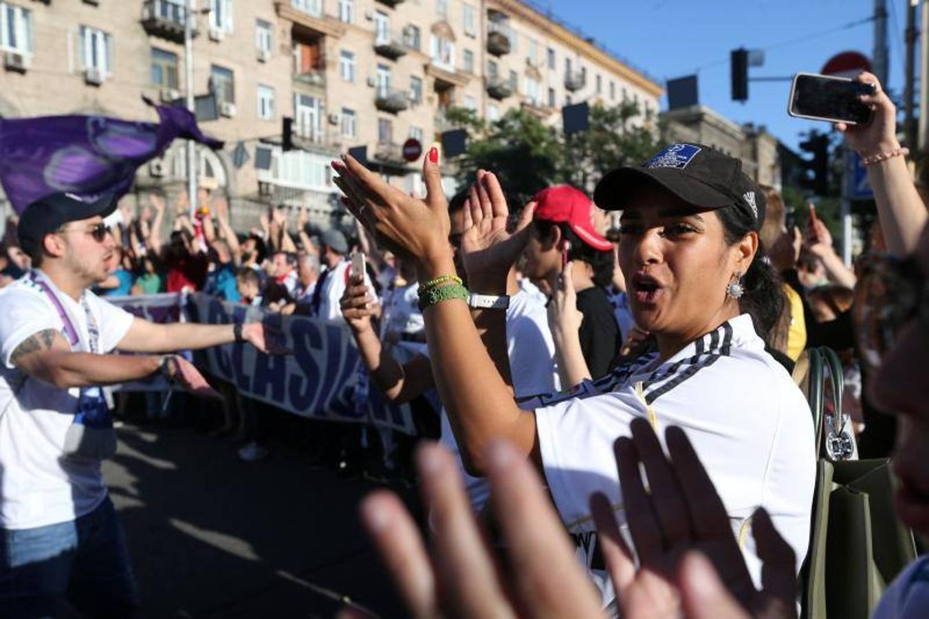 Miles de camisetas del Real Madrid han inundado la capital de Ucrania