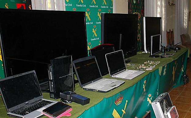 Objetos recuperados en la denominada 'operación Riaza'.