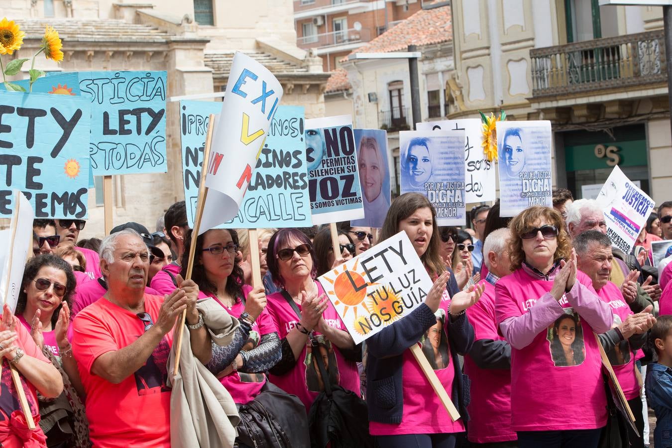 Más de 3.000 personas se manifiestan en la capital zamorana en memoria de la joven que perdió la vida de forma violenta en Castrogonzalo, presuntamente asesinada por un menor de la localidad, y claman por el endurecimiento de la Ley del Menor