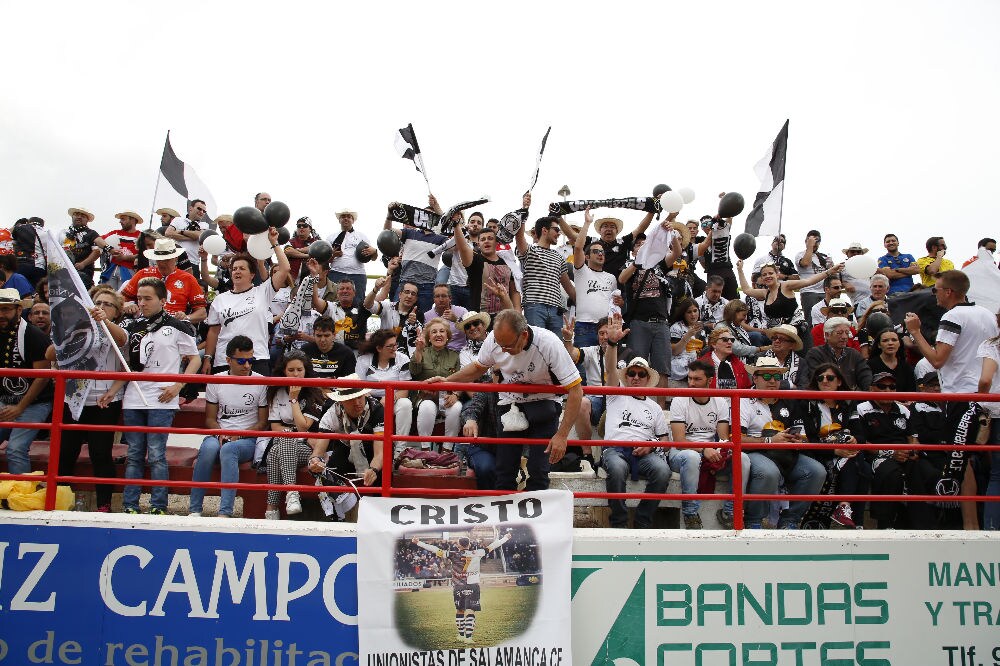 El equipo salmantino, con 500 fieles escuderos, subirá a la categoría de bronce si gana o empata con goles ante un Don Benito