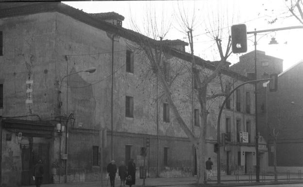 Convento de Nuestra Señora de La Laura, un año antes de su demolición para dar cabida, en su lugar, al Hospital Campo Grande. 