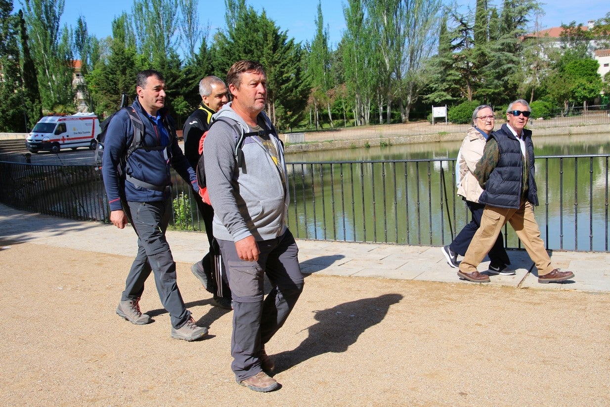 La marcha transcurrió junto al Canal de Castilla, 14 kilómetros de distancia en un recorrido de ida y vuelta por los caminos de sirga, hasta el conocido como puente de Moral