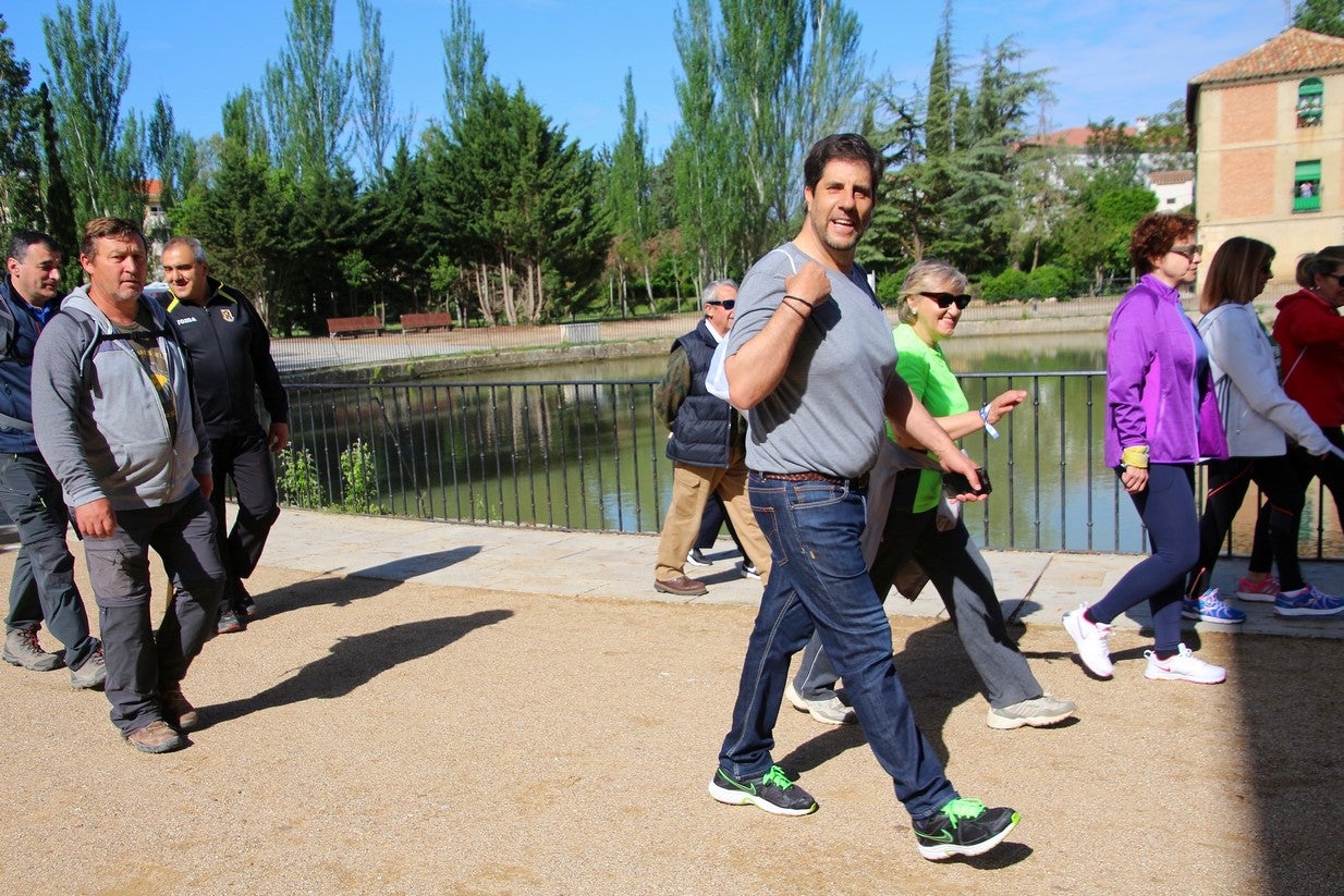 La marcha transcurrió junto al Canal de Castilla, 14 kilómetros de distancia en un recorrido de ida y vuelta por los caminos de sirga, hasta el conocido como puente de Moral