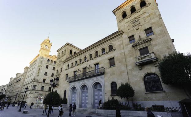 La antigua sede del Banco de España, ubicada en la plaza de Los Bandos, acogerá el futuro Centro Internacional del Español de la USAL. 