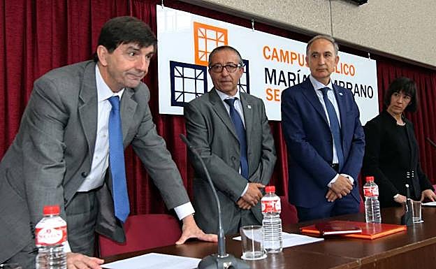 Agustín García Matilla (izq.), en la toma de posesión como vicerrector de la UVA en Segovia, junto con Juan José Garcillán, Antonio Largo y Helena Castán. 