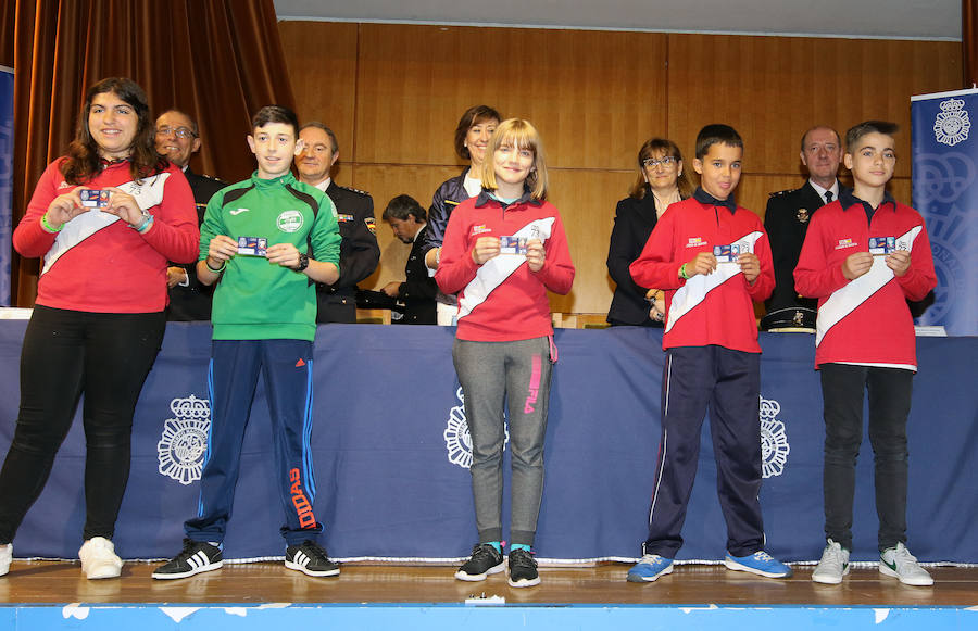 Fotos: Entrega de carnés de ciberexpertos a alumnos de colegios de Segovia