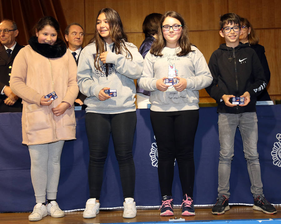 Fotos: Entrega de carnés de ciberexpertos a alumnos de colegios de Segovia