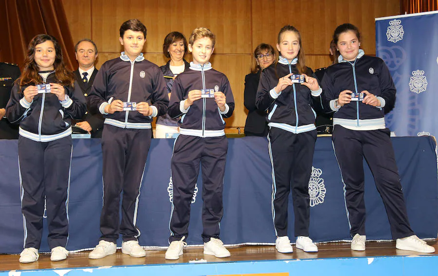 Fotos: Entrega de carnés de ciberexpertos a alumnos de colegios de Segovia